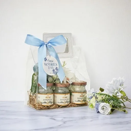 Blue & Bloom รังนกพรีเมี่ยม 4 ขวด ในกระเป๋าดอกไม้ประดิษฐ์ - Cozxy | Health Product Image