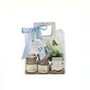 Blue & Bloom เทียนหอมไขถั่วเหลือง 240g. ในกระเป๋าดอกไม้ประดิษฐ์